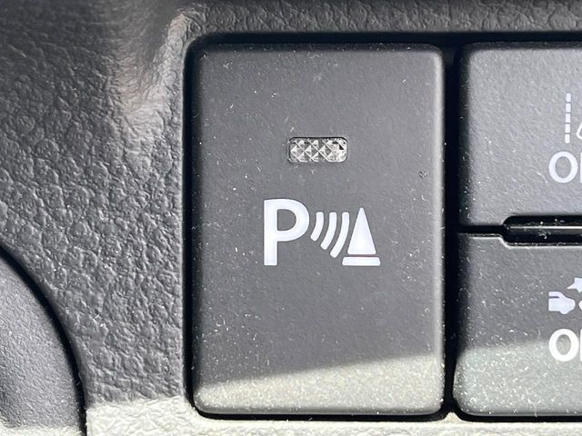 【クリアランスソナー】バンパーに付いたセンサーが障害物を検知！一定の距離に近づくとアラートで教えてくれます♪狭い駐車スペースや車庫入れ時も安心ですね☆