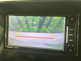 【バックカメラ】駐車時に後方がリアルタイム映像で確認できます。大型商業施設や立体駐車場での駐車時や、夜間のバック時に大活躍！運転スキルに関わらず、今や必須となった装備のひとつです！