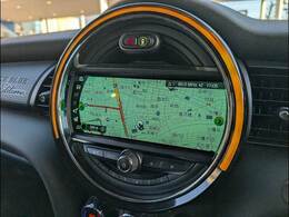 先進のBMW　タッチパッド付きi-driveとほぼ同性能のHDDナビゲーションになります。USBインターフェースやブルートゥースオーディオなど様々な先進機能をお楽しみいただけます。
