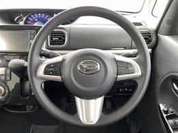 【ステアリング】軽い力で扱いやすいハンドルです。目立つ傷やスレなどなく綺麗な状態です！除菌プランいれていただくとさらに快適に！清潔なお車はお子様にも安心ですね！