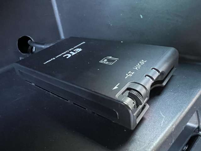 今では必需品のETCが装備されております♪ETCでないと受けられない恩恵もあり高速道路などの料金所もスムーズに通過出来るので便利です♪