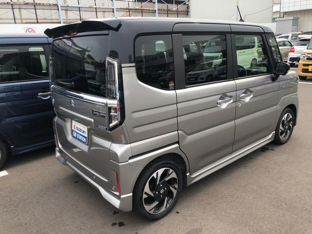 バックドアは開口部が広いので荷物の積み下ろしに便利です☆