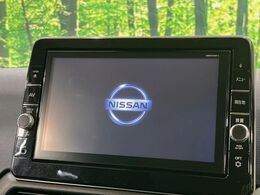 【純正9型ナビ】人気の純正ナビを装備しております。ナビの使いやすさはもちろん、オーディオ機能も充実！キャンプや旅行はもちろん、通勤や買い物など普段のドライブも楽しくなるはず♪