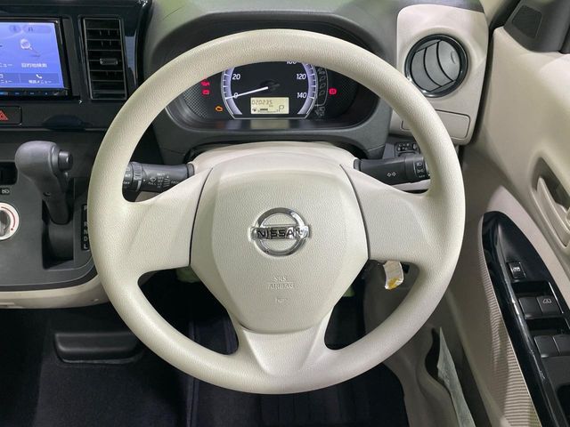 ステアリングも使用感が少なく、きれいな状態となっております♪