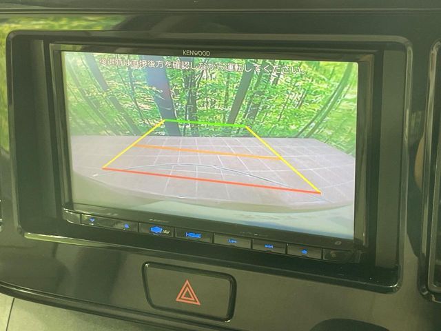 【バックカメラ】駐車時に後方がリアルタイム映像で確認できます。大型商業施設や立体駐車場での駐車時や、夜間のバック時に大活躍！運転スキルに関わらず、今や必須となった装備のひとつです！