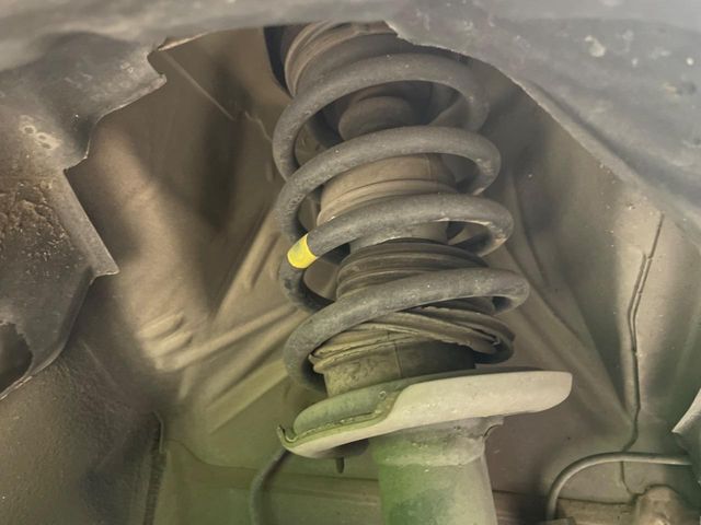 お車を安心してお乗りいただく為には、足回りの定期点検が欠かせません。サービスサポート（有償保証）では無料点検もご提供しており、安心のカーライフをお過ごしいただけるサポート体制が整っています。