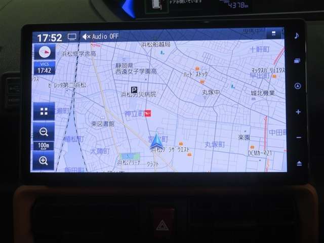 搭載のカーナビ（純正メモリーナビ）が、快適なドライブをサポートします。