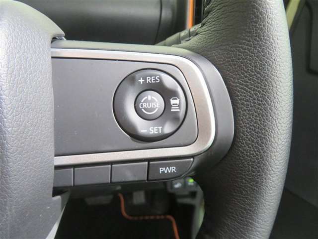 高速道路で便利な「クルーズコントロール」も装着済み。自動で速度を保ってくれるので、長距離運転もストレスフリー♪