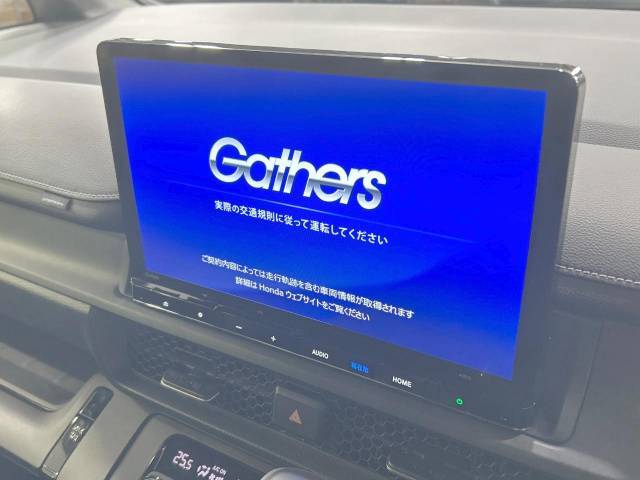 【純正11インチナビ】人気の純正ナビを装備。オーディオ機能も充実しており、Bluetooth接続すればお持ちのスマホやMP3プレイヤーの音楽を再生可能！毎日の運転がさらに楽しくなります！！