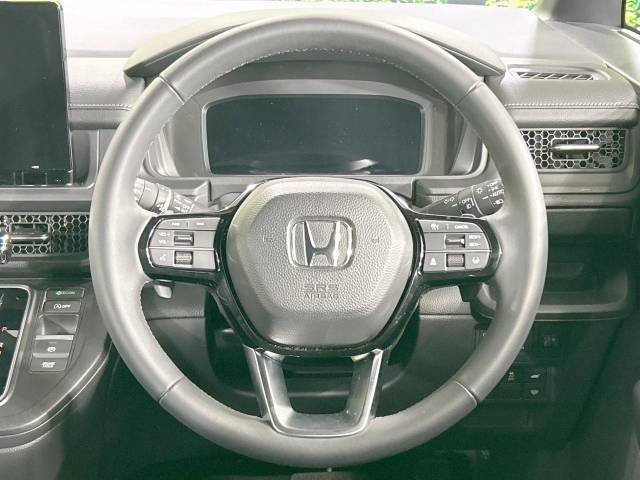 【純正革巻きステアリング】上質な革を使用することで、手にしっかり馴染みとても運転しやすいハンドルです♪