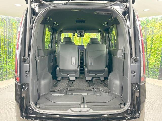 普段のお買い物や通勤、送迎等に十分な荷室スペースを確保しております。セカンドシートを倒すと、大きな荷物の積載も可能です♪