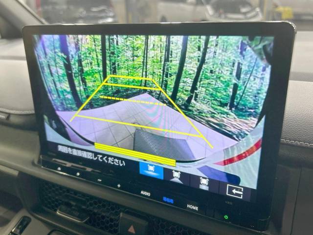 【バックカメラ】駐車時に後方がリアルタイム映像で確認できます。大型商業施設や立体駐車場での駐車時や、夜間のバック時に大活躍！運転スキルに関わらず、今や必須となった装備のひとつです！
