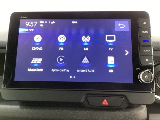 ナビゲーションはフルセグTV、インターナビ対応のGathers純正メモリーナビを搭載しています。Bluetoothオーディオ機能がありますので、スマートフォンなどの音楽も再生できます。