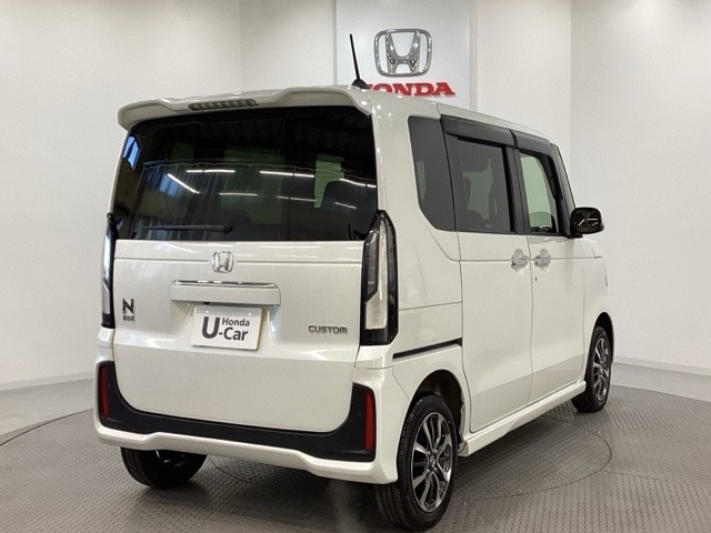 【Honda認定中古車 U-Select】　は3つの安心をお約束します。　1　Hondaのプロが整備した安心。 2　第三者機関がチェックした安心。　3　購入後もHondaが保証する安心。