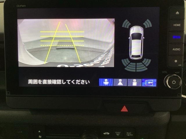 バックでの車庫入れも安心です！　リアカメラが付いているバックモニター付のナビを装備しております。バンパーについているソナーや、操作線もついており距離感も画面から確認できます。