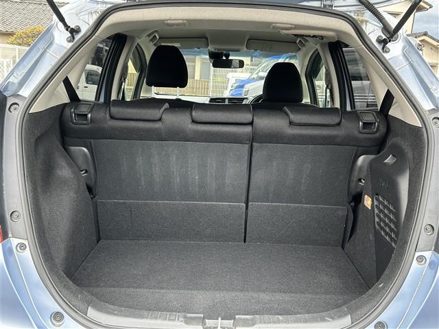 【トランク】積み込みやすくて、たっぷり積める荷室です。シートアレンジできるものは、乗車人数と荷物の量や大きさによってシートを動かすことができるので、より快適なドライブが可能です！
