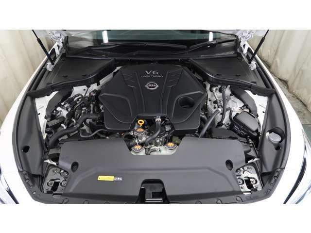 アクセルへの俊敏なレスポンスとあふれるパワーを誇る、3.0L V6 ツインターボエンジン