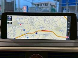 【純正ナビ】一体感のあるナビは、高級感ある車内を演出してくれます。Bluetooth再生などオーディオ機能も充実しておりますので、運転もより楽しめます♪