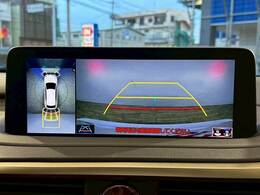 【パノラミックビューモニター】専用のカメラにより、上から見下ろしたような視点で360度クルマの周囲を確認することができます☆死角部分も確認しやすく、狭い場所での切り返しや駐車もスムーズに行えます。