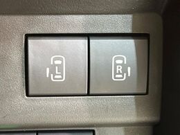 【両側パワースライドドア】スマートキーや運転席のスイッチで後席両側スライドドアの開閉が可能♪電動だから力を入れてドアを開ける必要が無く、小さなお子様でも簡単に開け閉めでき快適です♪