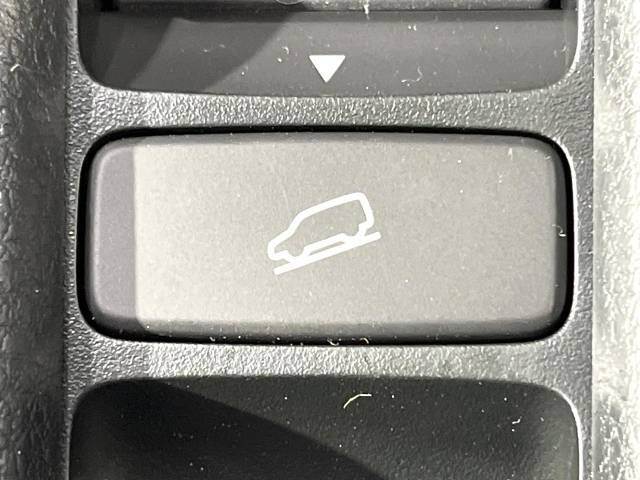 【ダウンヒルアシスト】急な坂道を下るときに自動でブレーキを制御、一定の低速度を保ちます。雪道や悪路など滑りやすい路面の下り坂でもタイヤがロックしないから安心！ハンドル操作に集中できます！