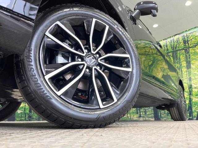 【純正18インチアルミホイール】外観にマッチした純正アルミホイールを装着しております。各種Aftermarketアルミホイールや、スタッドレスタイヤも取扱いしております。是非ご相談ください♪