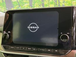 【メーカー純正ナビ】インテリアに溶け込むスタイリッシュな「専用設計」メーカーナビを装備♪視認性や操作性など基本性能にも優れ、より上質なカーライフをお楽しみいただけます。