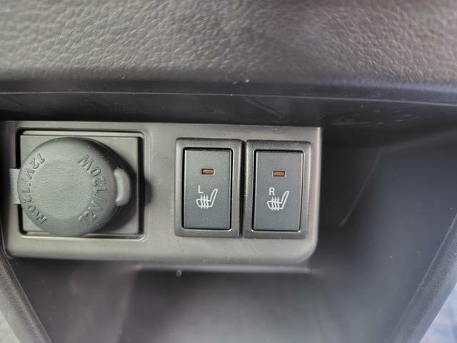 運転席、助手席のシートヒーターのスイッチです。
