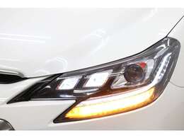 新品三眼ヘッドライトが装着されております！！