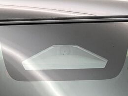 【スズキ　セーフティサポート】走行中に前方の車両等を認識し、衝突しそうな時は警報とブレーキで衝突回避と被害軽減をアシスト。より安全にドライブをお楽しみいただけます。