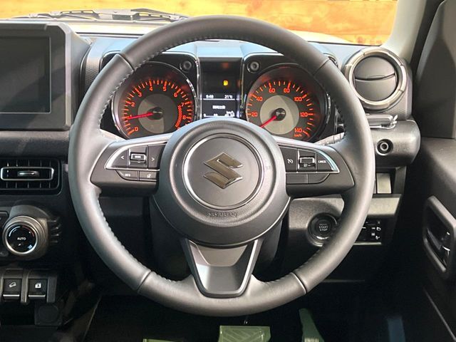 【ステアリングスイッチ】運転中、前方から目線をそらすことなく、オーディオ等の操作が可能な便利機能！安心＆快適なドライブを演出してくれます♪