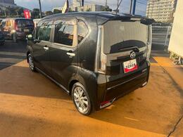 リヤドア・リヤクォーター・バックドアウィンドウにスモークドガラスを採用