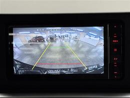 【バックカメラ】駐車時に後方がリアルタイム映像で確認できます。大型商業施設や立体駐車場での駐車時や、夜間のバック時に大活躍！運転スキルに関わらず、今や必須となった装備のひとつです！