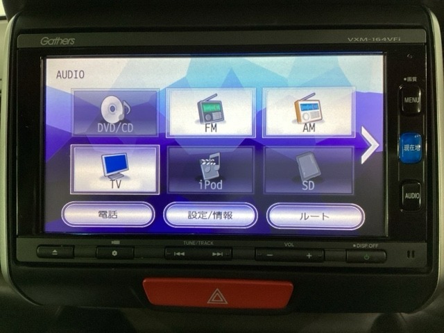ナビゲーションはフルセグTV、Gathers純正メモリーナビを搭載しています。Bluetoothオーディオ機能がありますので、スマートフォンなどの音楽も再生できます。