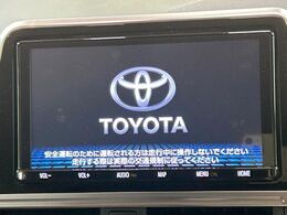【純正ナビ】人気の純正ナビを装備しております。ナビの使いやすさはもちろん、オーディオ機能も充実！キャンプや旅行はもちろん、通勤や買い物など普段のドライブも楽しくなるはず♪