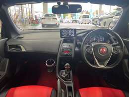 専門業者によるルームクリーニング実施☆室内の細かい所からエンジンルームまでキレイになった状態でお渡しいたします♪