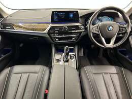 ご来場が難しいお客様でもご安心下さい、店頭在庫でしたらテレビ電話などを使いお車の詳細をご説明させて頂く事も可能でございます。当店スタッフが真心込めてご対応させて頂きます。