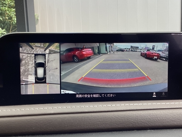 狭い場所での駐車やすれ違いなどでより的確な運転操作に役立つ360°ビューモニターが装備されています。