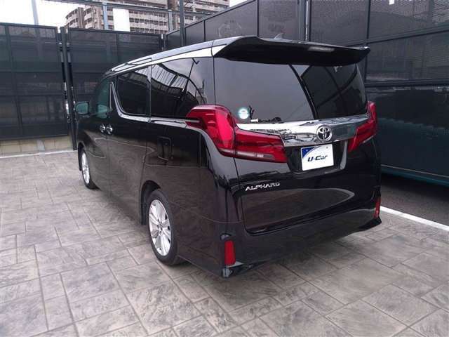 自車の位置を離れた場所からでも視認しやすい大きなストップランプは安心です