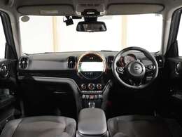 ■高年式、低走行、装備や価格に魅力があるなど、専門店の目線で厳選した高品質なミニのみ厳選し、約250台以上の新旧ミニの中からお気に入りの1台をお選びいただけます■マッチした1台がきっと見つかりますよ♪