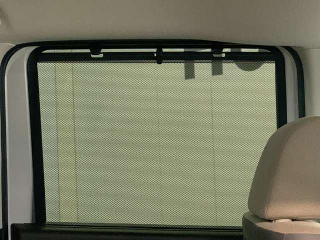 リア席はシェード付きでお子様も安心です！