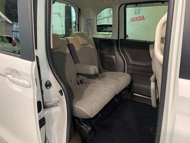 広く開放的な居住スペース。シートクッションの座り心地もいっそう快適なものに。どの席でもゆったりとくつろげる快適な空間は他メーカーの追従を許しません。