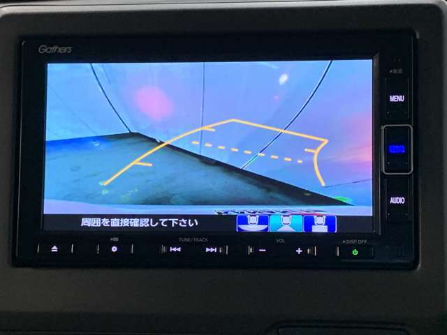 バックギアに入れるだけで自動でリヤカメラに切り替わります！車庫入れやバックが苦手な方にオススメ！