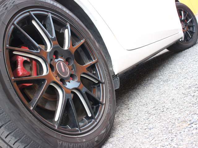 Aftermarket18インチアルミホイール！見た目もバッチリ決まってます☆