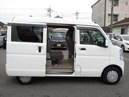 お車に詳しくない方でもご安心ください。ご満足のいくお車探しをお手伝いできるよう経験豊富なスタッフがご対応致します。LINEでのお問合せもOKです。