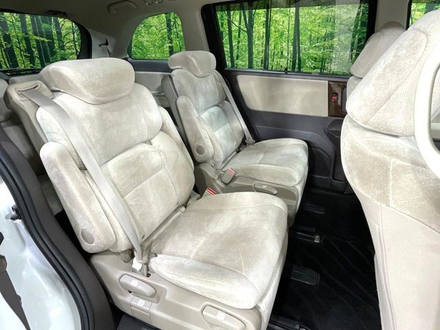 後部座席も気になるようなキズ・汚れやへたり等、大きなダメージはなく、良好な状態です。