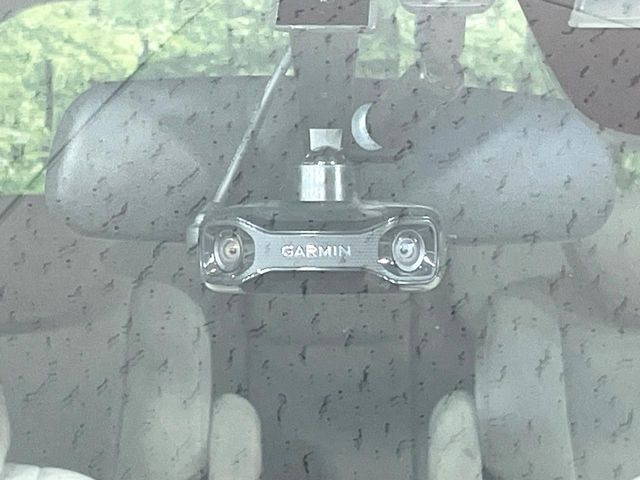 【ドライブレコーダー】安心・安全なカーライフに必須のドライブレコーダーを装備！走行中はもちろん、あおり運転や事故に遭遇した際の状況も映像で記録し、万一のリスクに備えます。