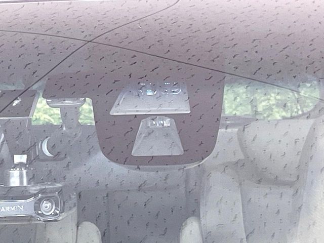 【シティブレーキアクティブシステム】低速走行中に前方の車両等を認識し、衝突しそうな時は警報とブレーキで衝突回避と被害軽減をアシスト。より安全にドライブをお楽しみいただけます。