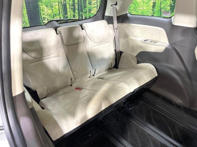 3列目シートはもちろん状態良好☆大人でもゆったりと座って頂けますので、大人数でのお出かけもラクラクです♪ご家族で、気の知れた仲間で、ドライブに行くのが楽しみですね♪