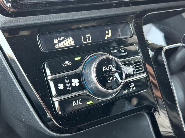 気になる車はすぐにお問い合わせください！画面右側の0066から始まる無料ダイヤルからお問い合わせ下さい！専門スタッフがお車のご質問にお答えいたします！
